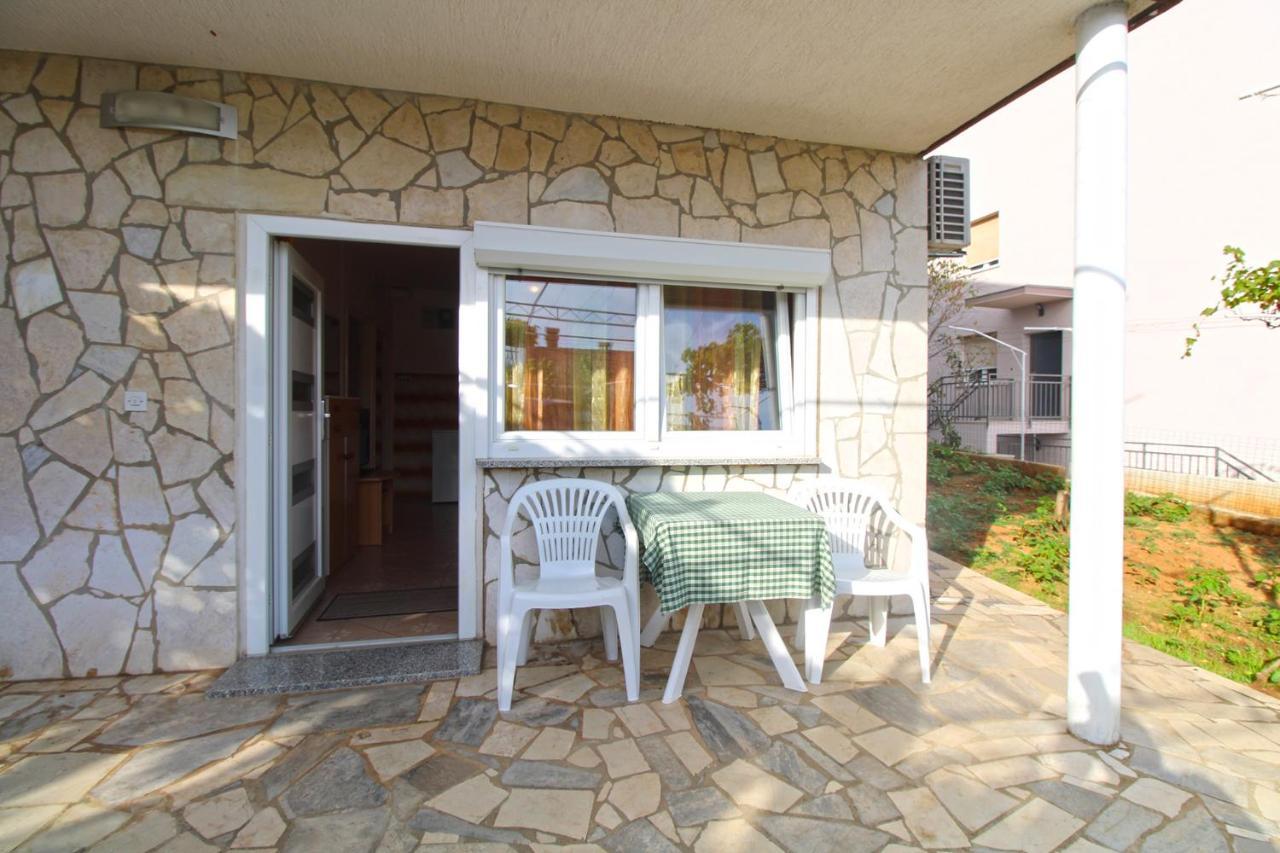 Apartments Valerija 847 プーラ エクステリア 写真