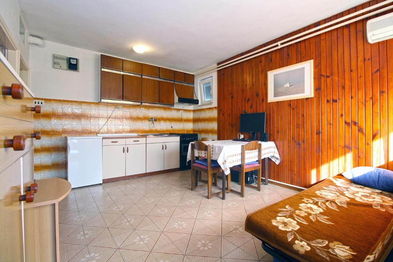 Apartments Valerija 847 プーラ エクステリア 写真