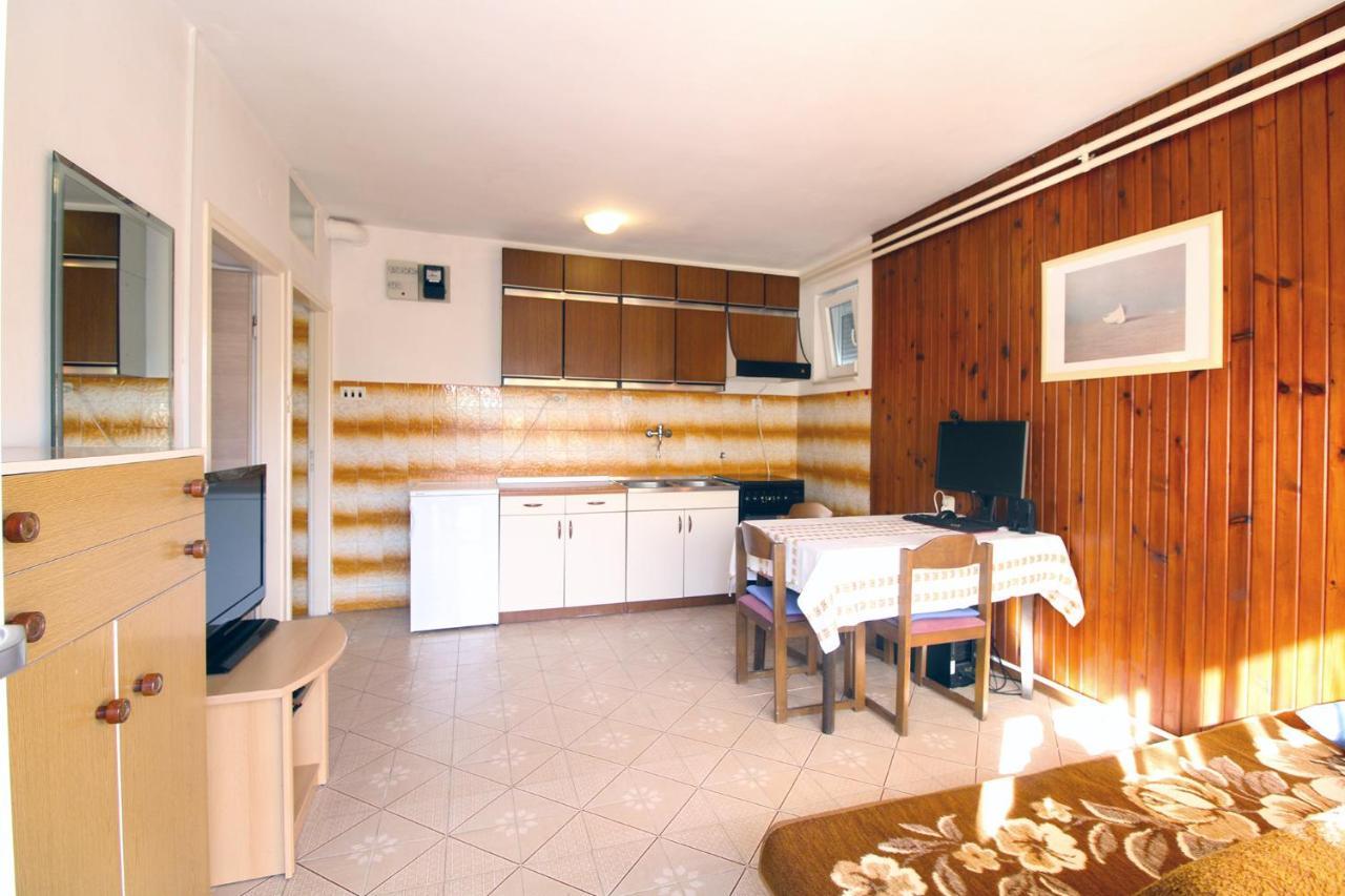 Apartments Valerija 847 プーラ エクステリア 写真