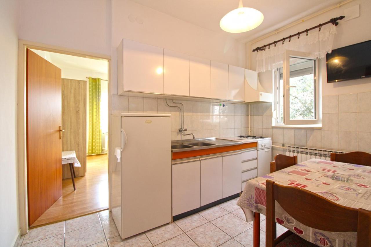 Apartments Valerija 847 プーラ エクステリア 写真
